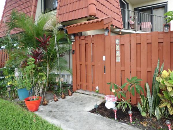 3840 Victoria DR, West Palm Beach, FL 33406