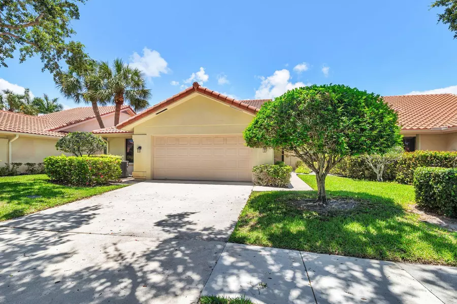 2765 Hawthorne LN, West Palm Beach, FL 33409