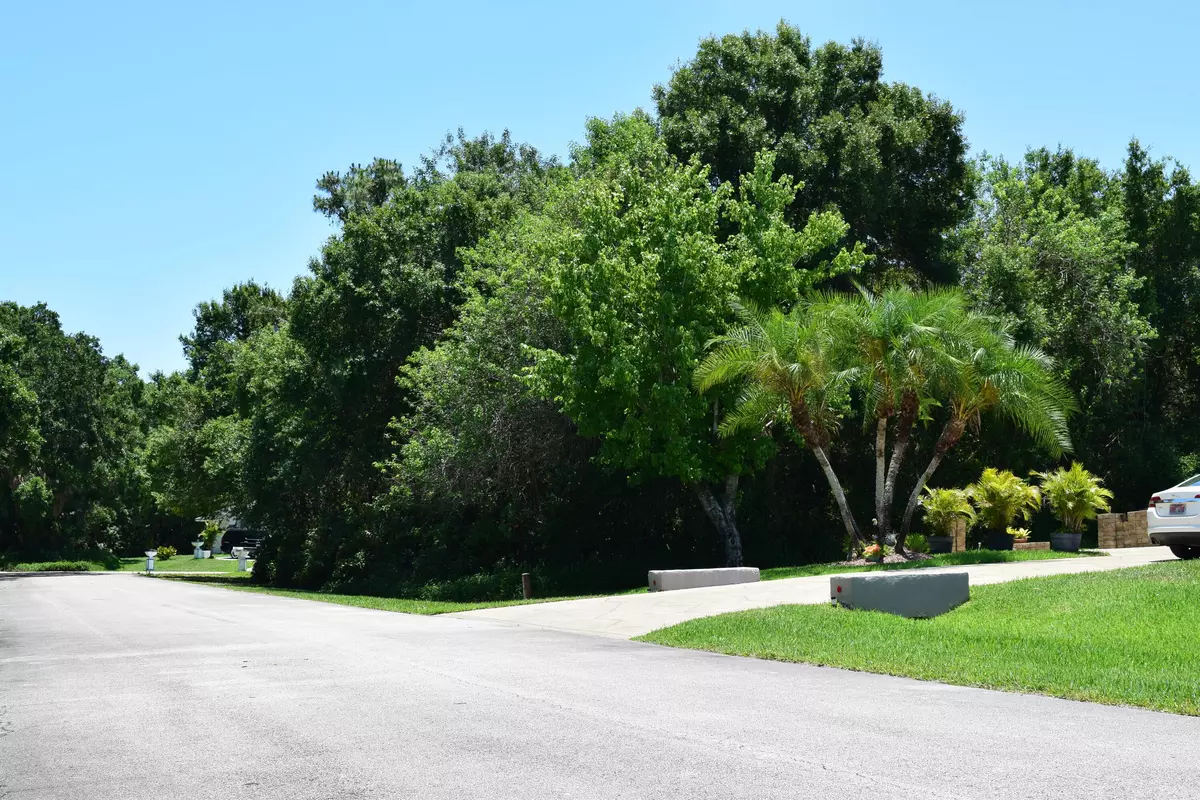 Fort Pierce, FL 34947,8675 Pine Martin LN