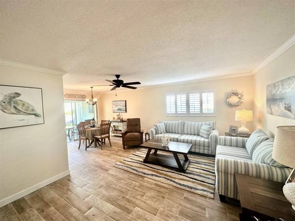 Boynton Beach, FL 33435,18 Colonial Club DR 104