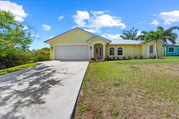 1000 NE County Line RD, Jensen Beach, FL 34957