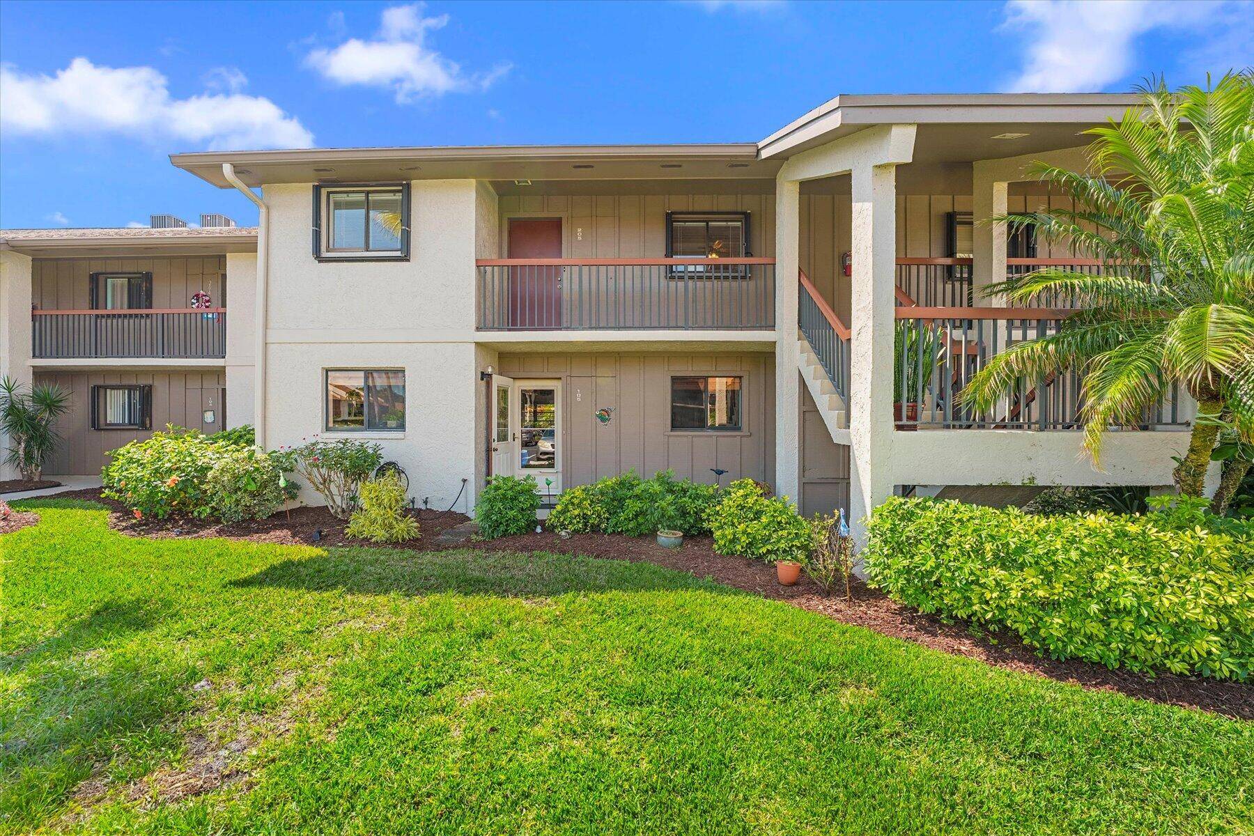 Jensen Beach, FL 34957,1600 NE Dixie HWY 10-205