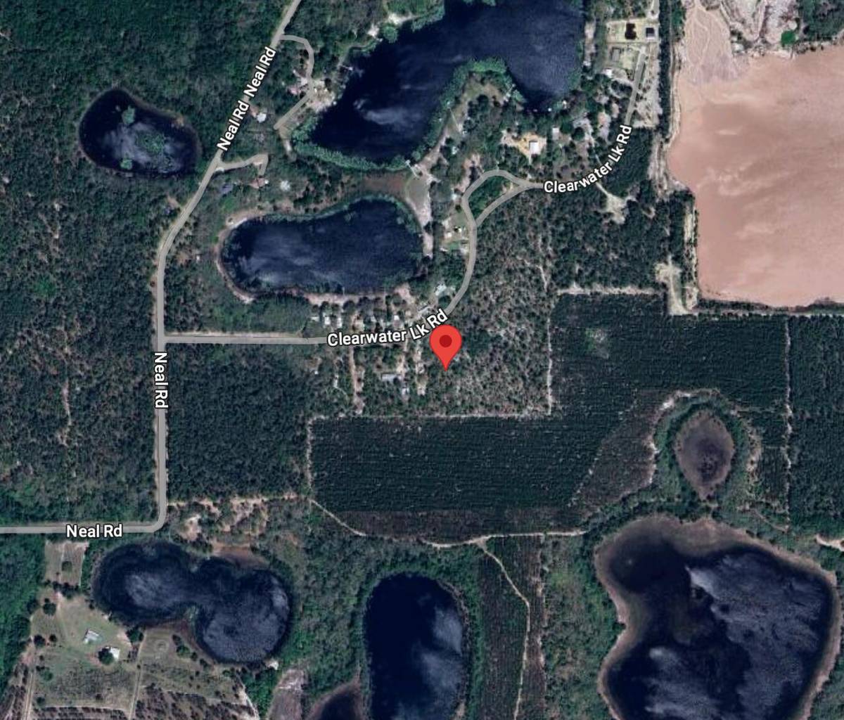 Hawthorne, FL 32640,137 Clearwater Lk RD