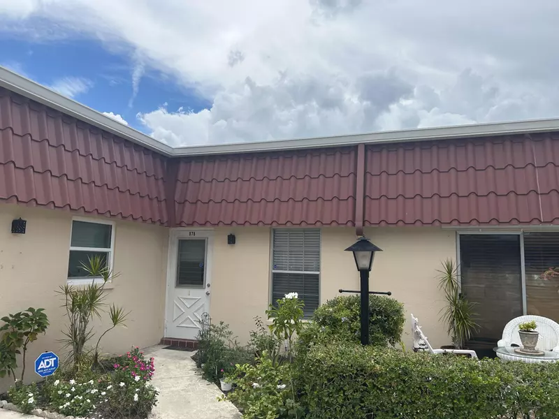 878 Worcester LN, Lake Worth, FL 33467