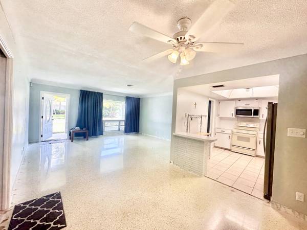 Boca Raton, FL 33432,284 SW 5th ST