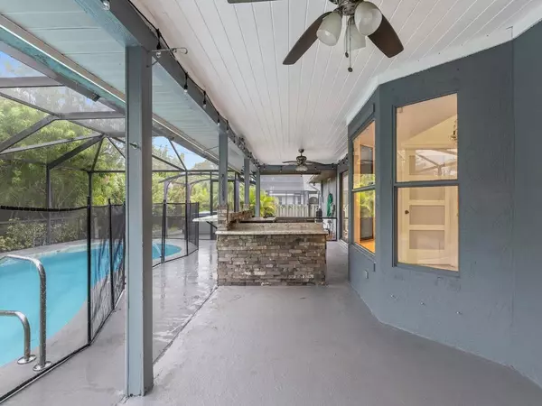 925 SE Streamlet AVE Port Saint Lucie, FL 34983