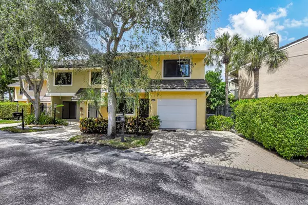 5648 Santiago CIR, Boca Raton, FL 33433