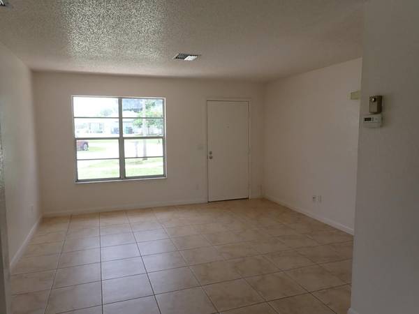 Port Saint Lucie, FL 34983,499 NE Elmore ST