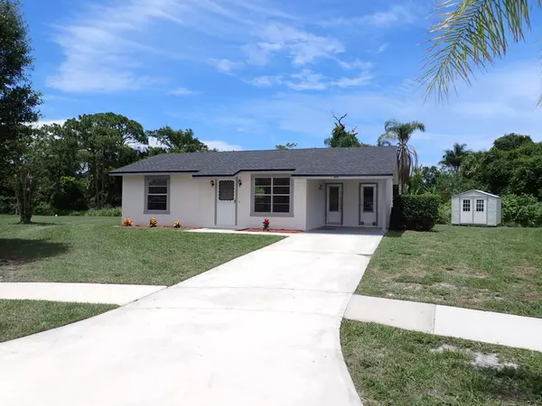 499 NE Elmore ST, Port Saint Lucie, FL 34983