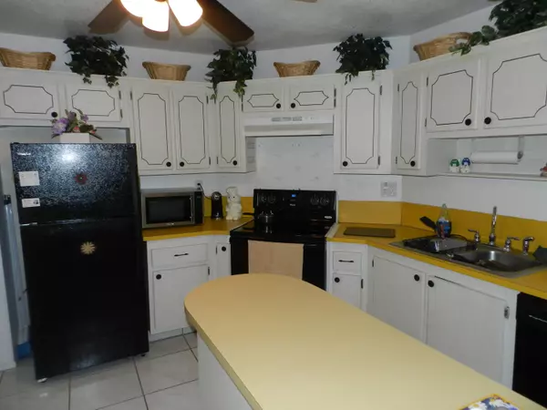 Royal Palm Beach, FL 33411,4 Greenway Village N 105