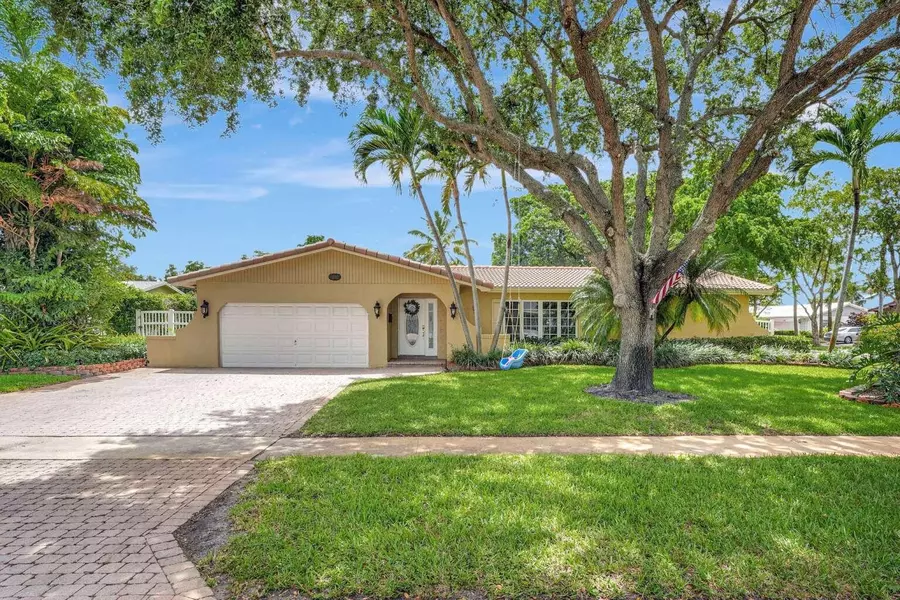 1101 SW 71st AVE, Plantation, FL 33317