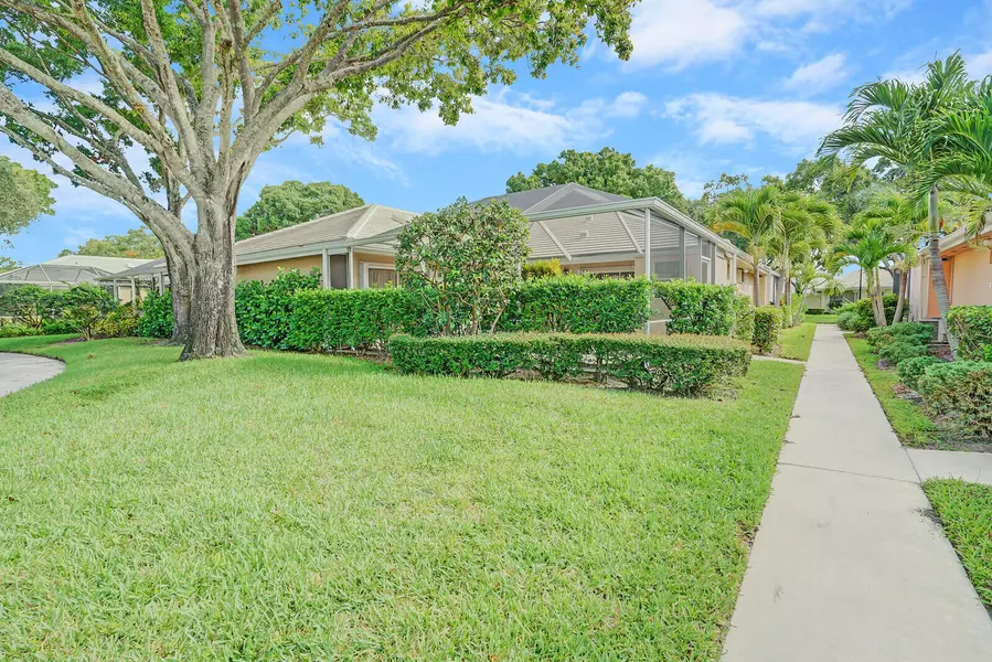 3003 Lakemont CT, Palm Beach Gardens, FL 33403