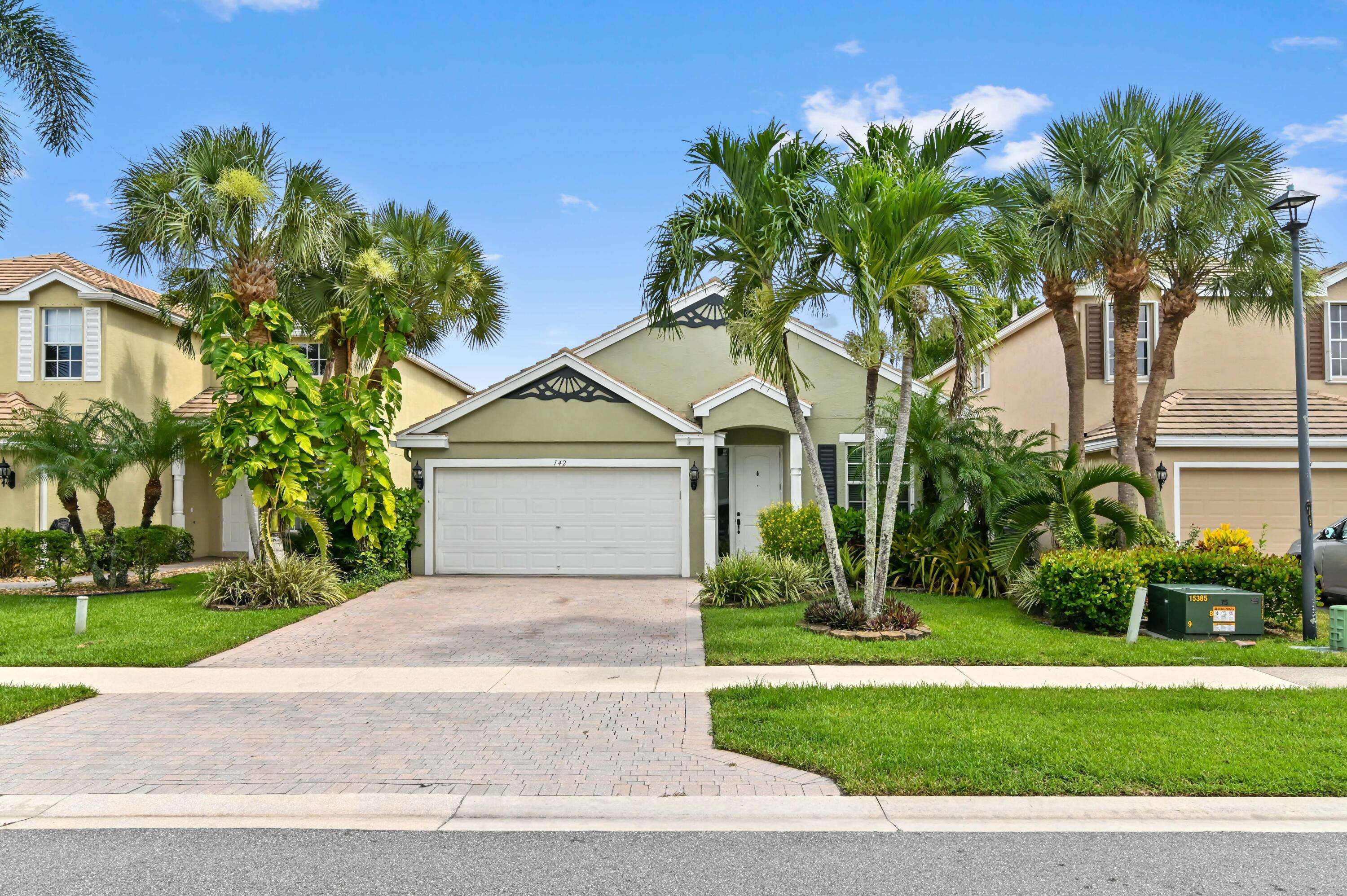 142 Canterbury PL, Royal Palm Beach, FL 33414