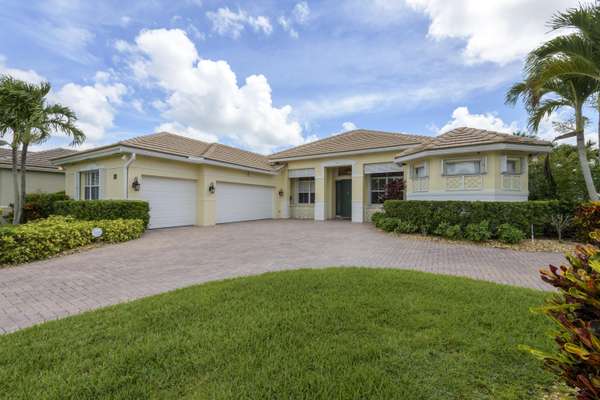 Stuart, FL 34997,699 SW River Bend CIR