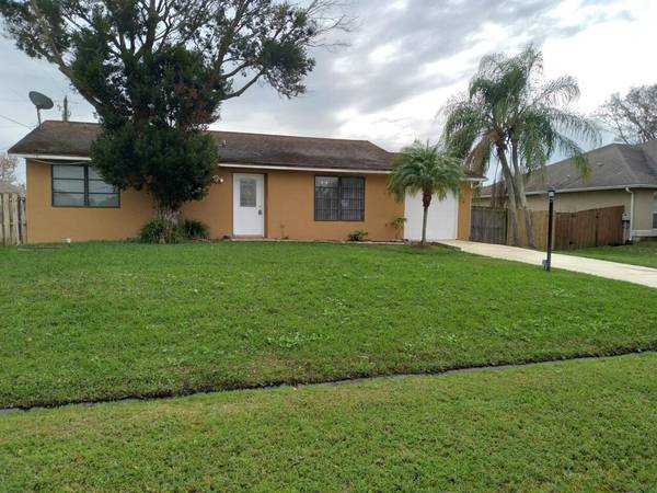 554 SW Ester AVE, Port Saint Lucie, FL 34983