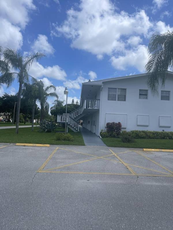 155 Canterbury G, West Palm Beach, FL 33417