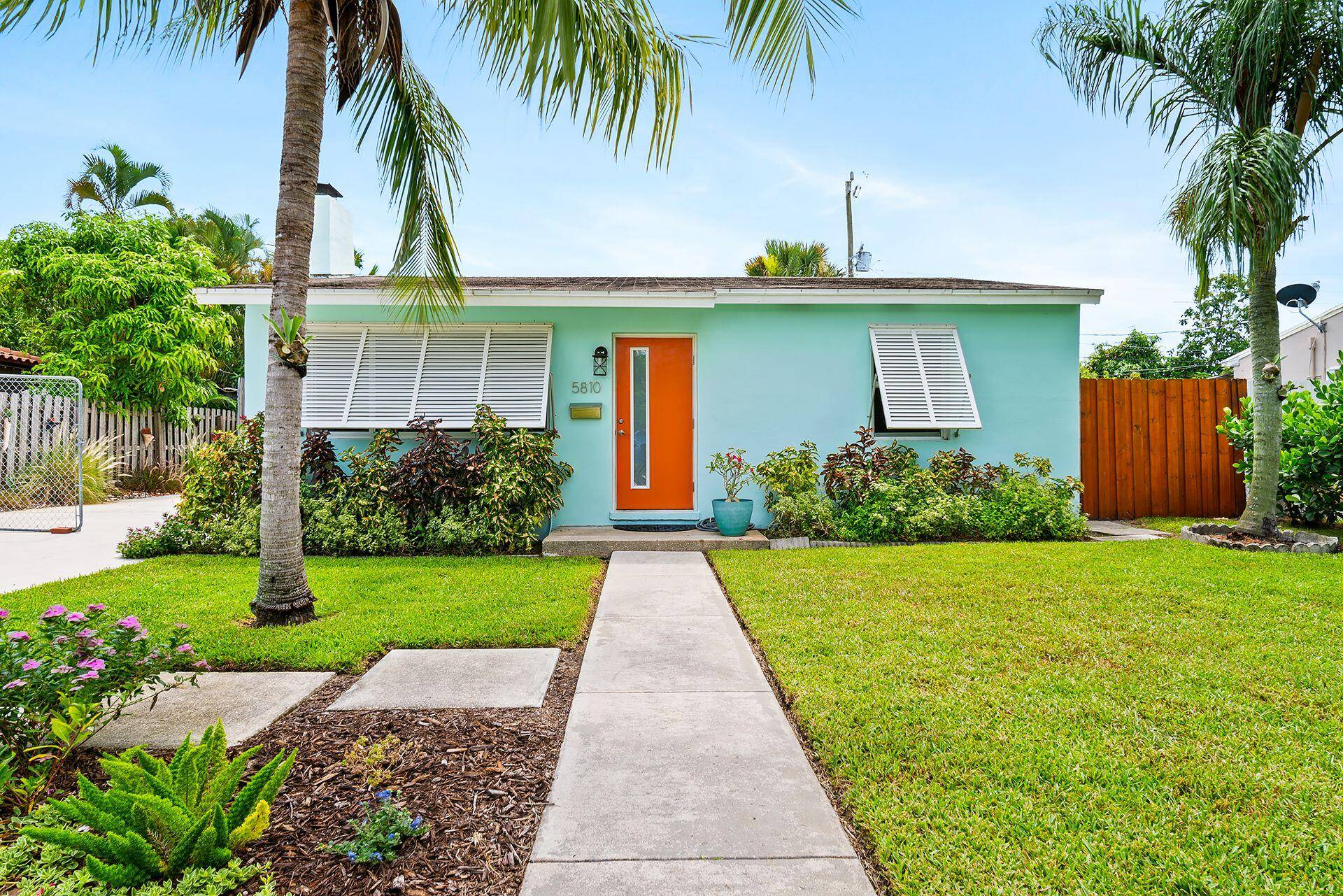5810 Churchill CT, West Palm Beach, FL 33405