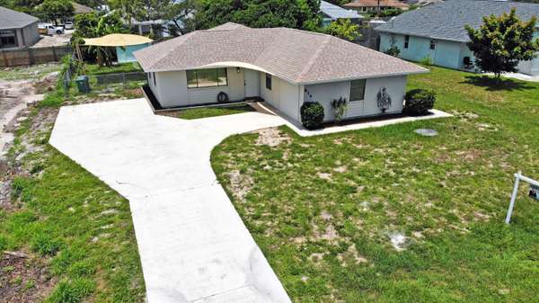 814 SW Del Rio BLVD, Port Saint Lucie, FL 34953