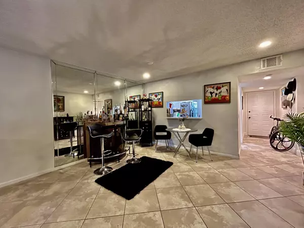 Pembroke Pines, FL 33027,1401 SW 128th TER 405h