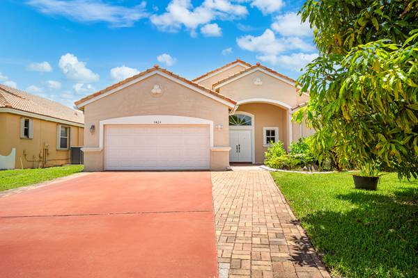 9424 Lago DR, Boynton Beach, FL 33472