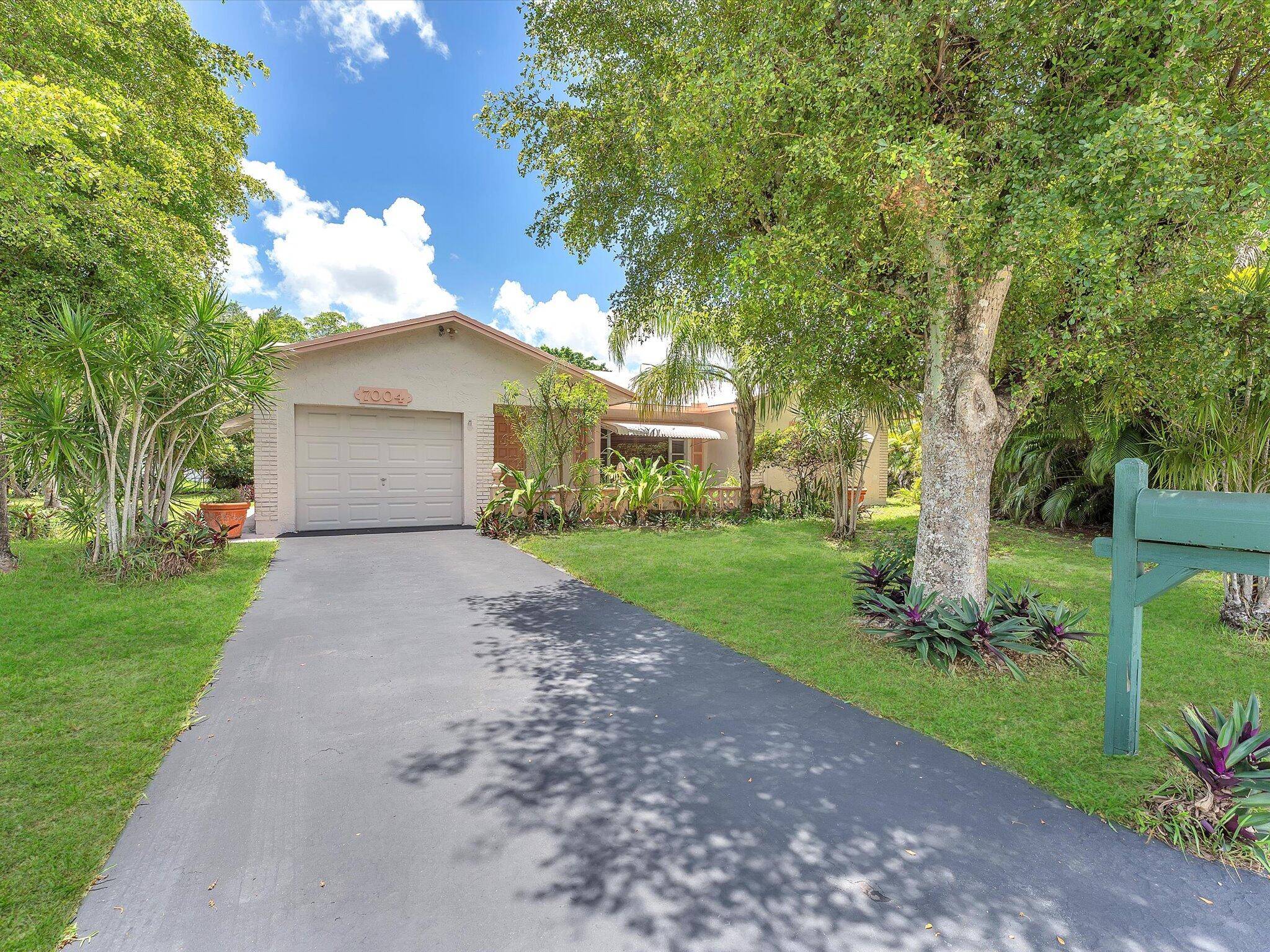 7004 NW 94th TER, Tamarac, FL 33321