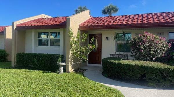 139 Lake Barbara DR, West Palm Beach, FL 33411