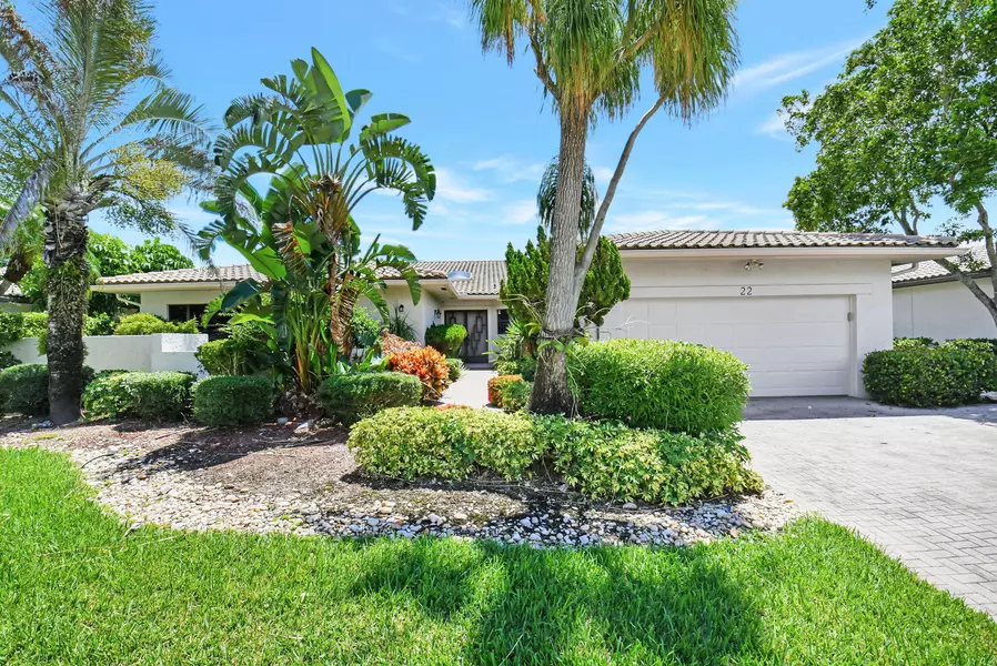 22 Bristol LN, Boynton Beach, FL 33436