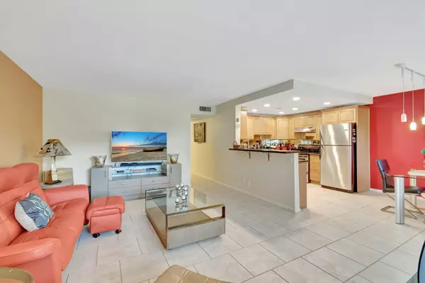 2042 Ventnor O, Deerfield Beach, FL 33442