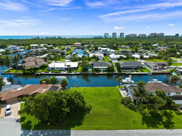 Hutchinson Island, FL 34949,126 Queen Catherina CT