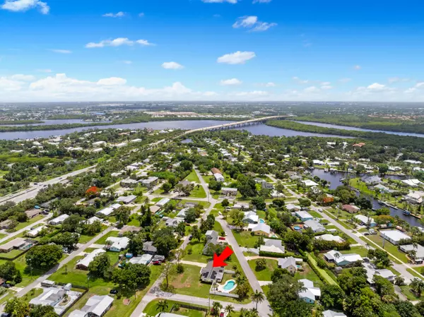 Palm City, FL 34990,952 SW 37th TER