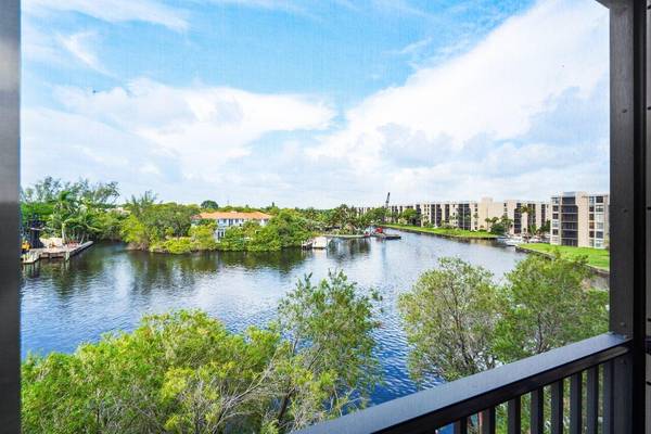 Boca Raton, FL 33432,22 Royal Palm Way Unit 402