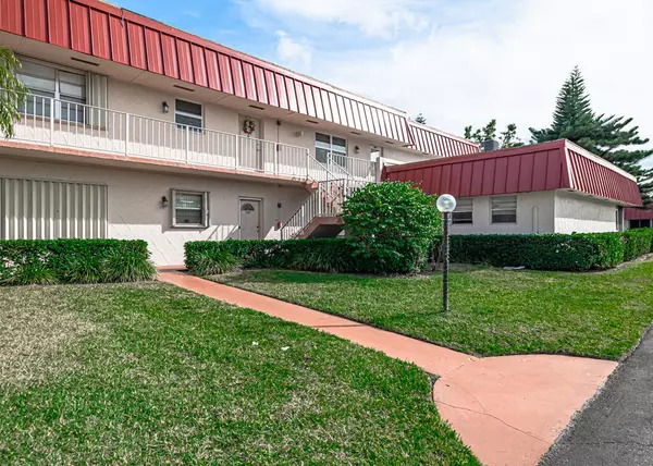 Royal Palm Beach, FL 33411,12013 S Greenway CIR 209