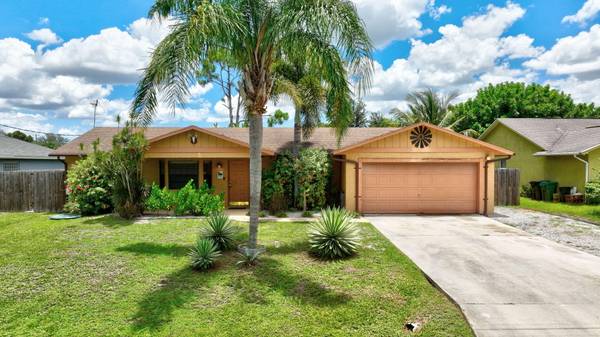 2041 SW Susset LN, Port Saint Lucie, FL 34953