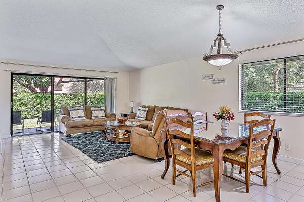 Palm Beach Gardens, FL 33418,114 Club DR