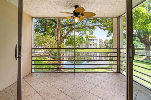 Davie, FL 33324,9325 Lagoon PL 207