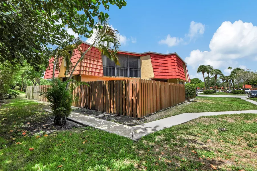 22952 Oxford PL B, Boca Raton, FL 33433