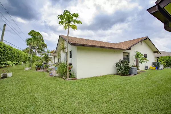 Greenacres, FL 33463,6099 Olivewood CIR