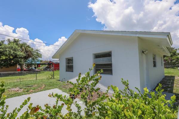 517 Douglas CT, Fort Pierce, FL 34950