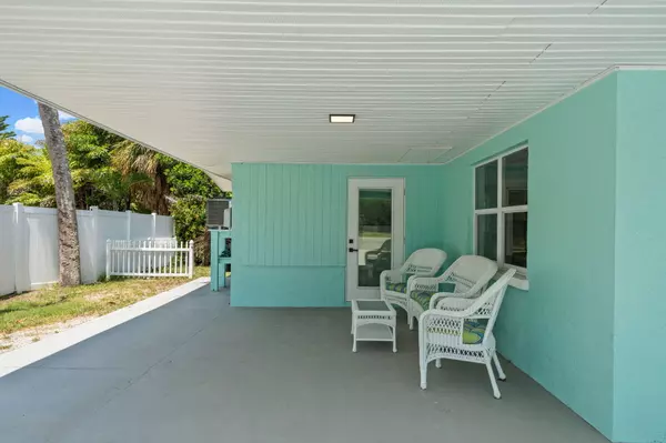 Holmes Beach, FL 34217,214 85th ST