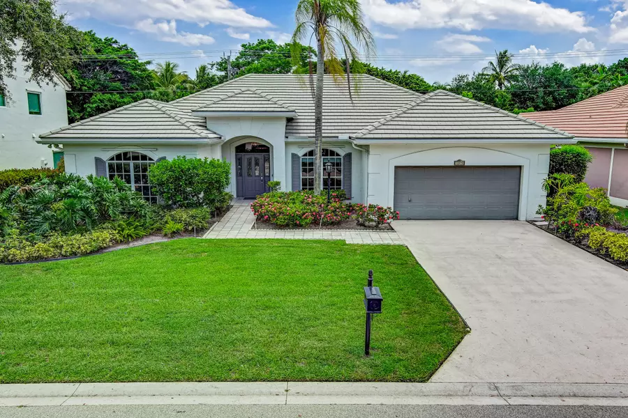 10270 Hunt Club LN, Palm Beach Gardens, FL 33418