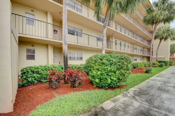 Lake Worth, FL 33467,3755 Via Poinciana 107