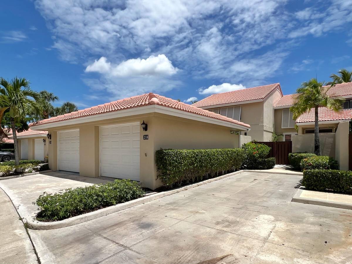 Palm Beach Gardens, FL 33418,218 Old Meadow WAY