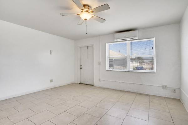 Riviera Beach, FL 33404,1127 W 28th ST A