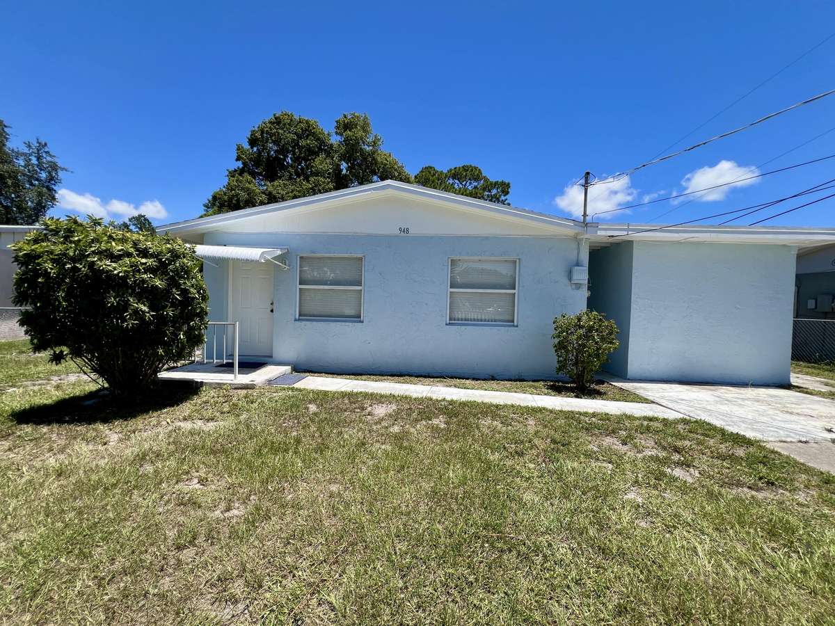 Fort Pierce, FL 34982,948 Kanner DR