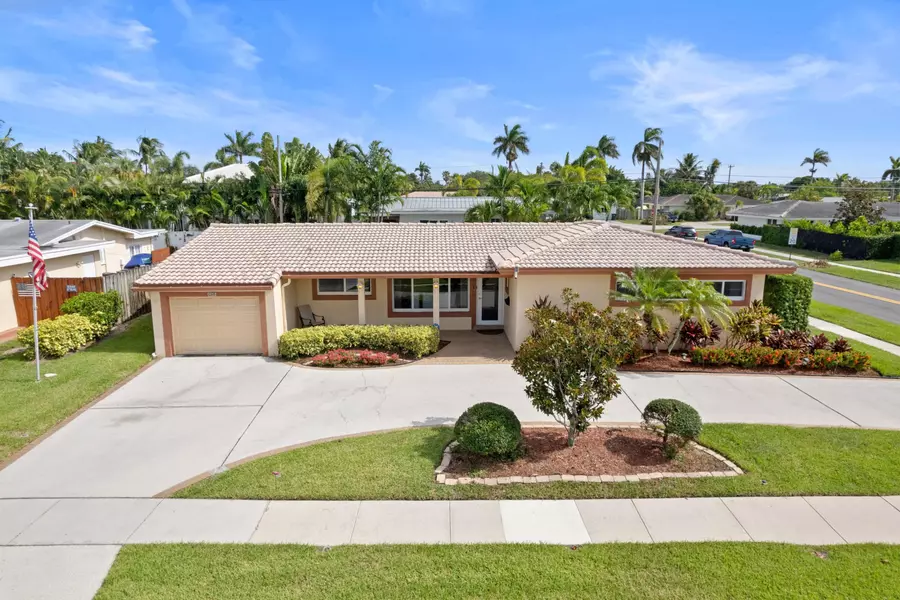 1098 W Camino Real, Boca Raton, FL 33486