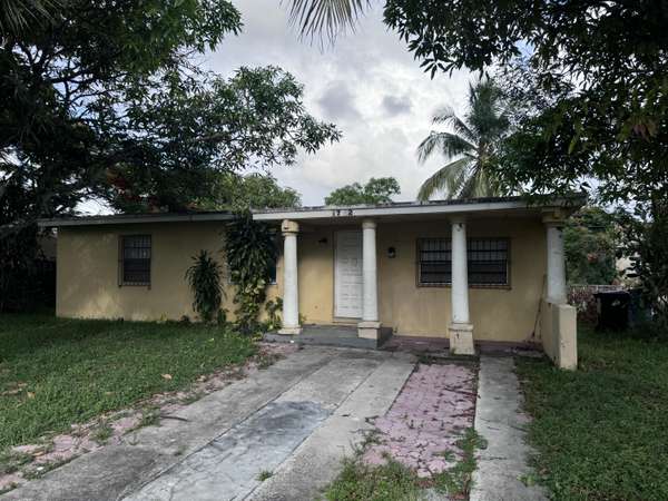 1792 Lauderdale Manor DR, Fort Lauderdale, FL 33311