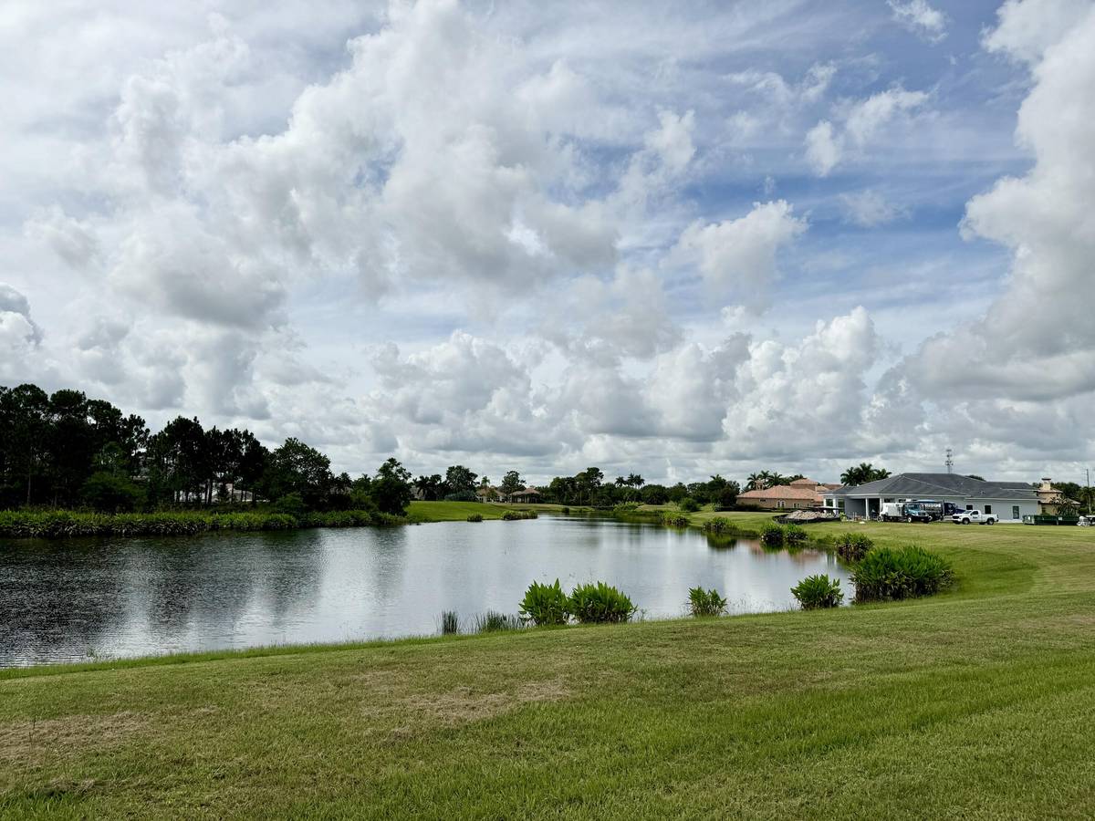 Port Saint Lucie, FL 34984,207 SE Bella Strano