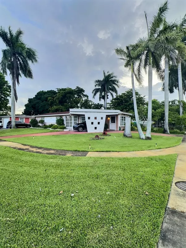 261 Tam O Shanter DR, Palm Springs, FL 33461