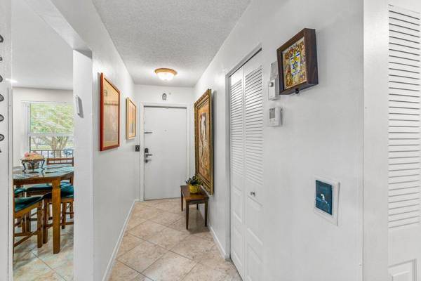 Delray Beach, FL 33446,24 Abbey LN 207