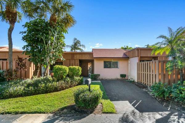 5366 Stonybrook LN, Boynton Beach, FL 33437